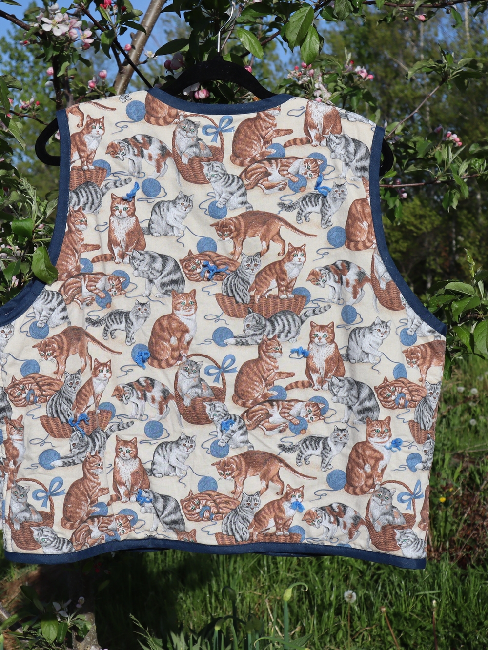 Upcycled Cat Vintage Print Quilt Vest in Cream and Blue - Picture 8 of 9